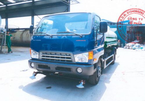 Xe phun nước rửa đường 7 khối Hyundai