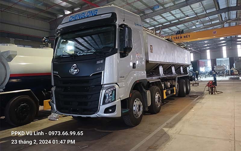 xe-cho-cam-truc-vit-chenglong-32-khoi-van-hanh-dien-3-pha-cabin-bac-1