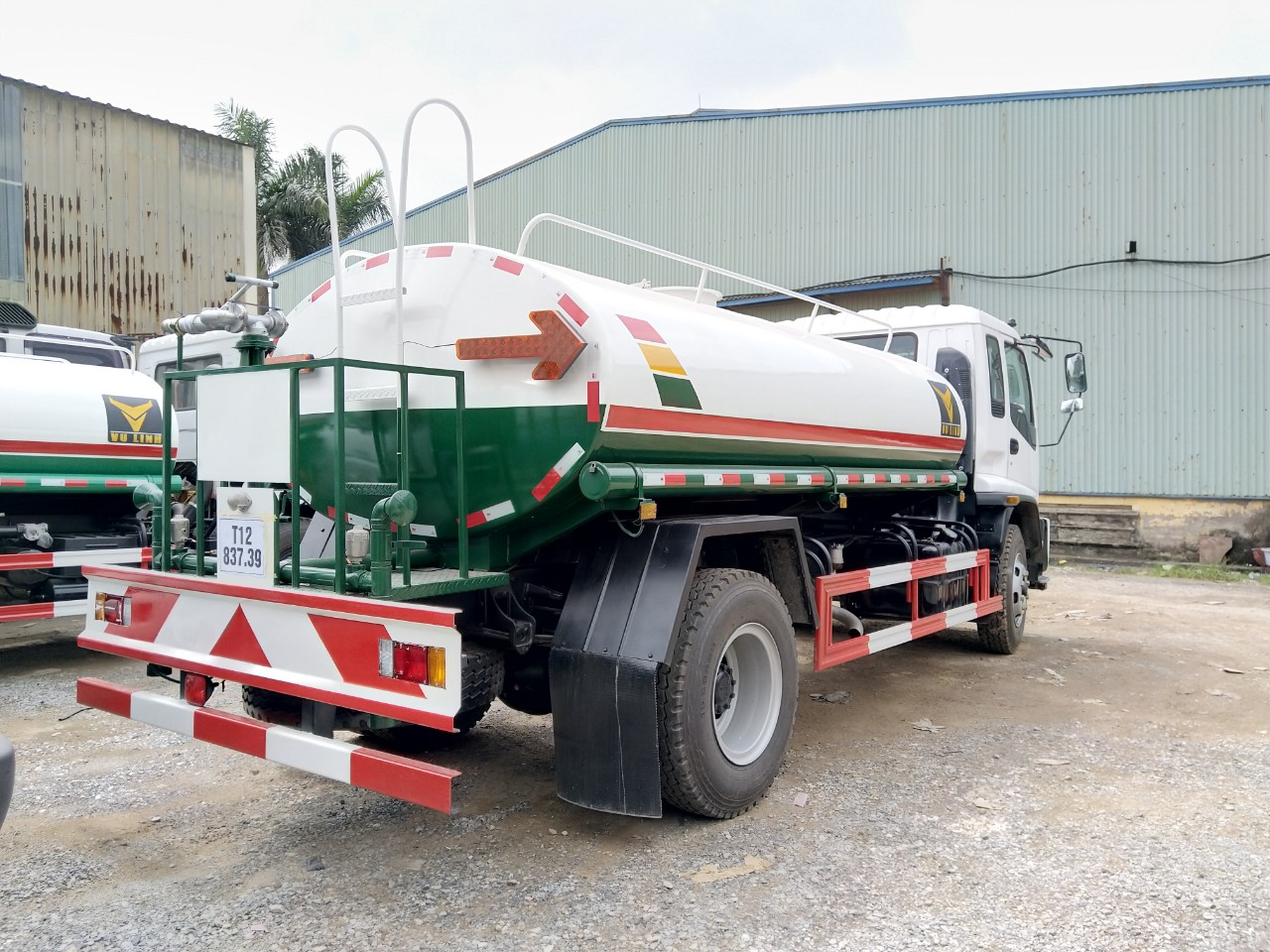 Xe phun nước rửa đường isuzu 9 khối 6 xe phun nước rửa đường isuzu 9 khối