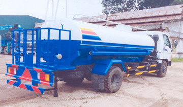 xe phun nước rửa đường 7 khối VEAM HD800 4 xe phun nước rửa đường 7 khối VEAM HD800