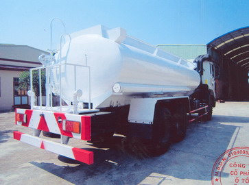 xe phun nước rửa đường 12 khối Hyundai 4 xe phun nước rửa đường 12 khối HYUNDAI