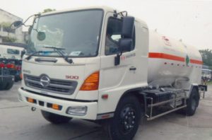 xe chở oxy lỏng 4 khối HINO FG8JJSB