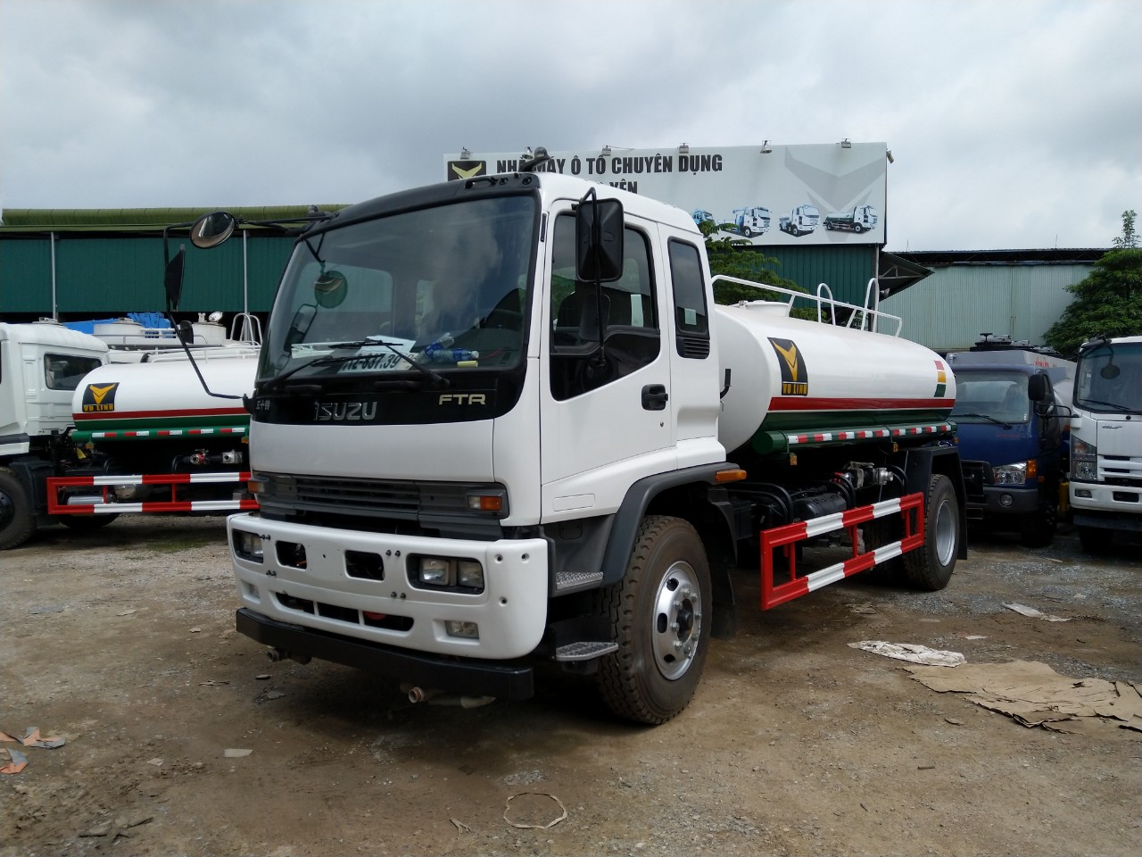 Xe phun nước rửa đường isuzu 9 khối 4 xe phun nước rửa đường isuzu 9 khối