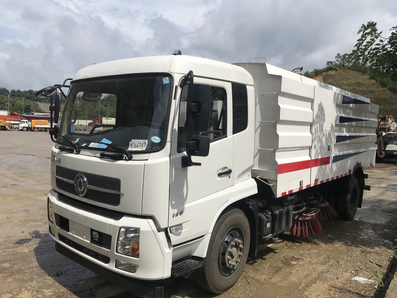 Xe quét đường hút bụi 10 khối Dongfeng 5 XE QUÉT HÚT BỤI DONGFENG 10 KHỐI